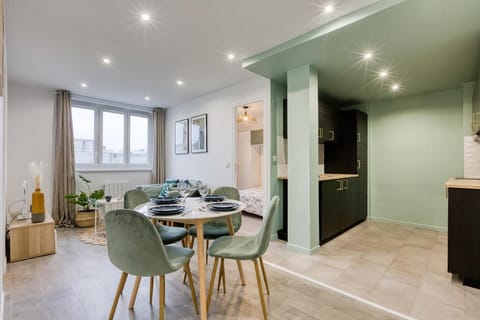 Kitchen or kitchenette, Living room