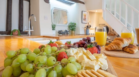 Wee Toad Hole Heart of Kendal - Cottage sleeps 4-6 - Dogs Welcome House in England