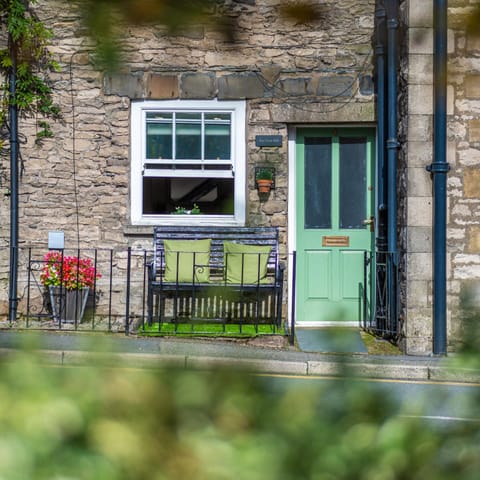 Wee Toad Hole Heart of Kendal - Cottage sleeps 4-6 - Dogs Welcome House in England