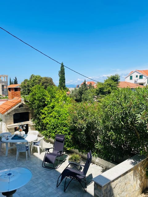 Patio, Spring, Day, Natural landscape, Garden, Garden view