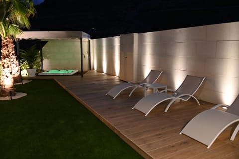 Garden, Hot Tub, Solarium