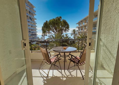 View (from property/room), Balcony/Terrace, Dining area