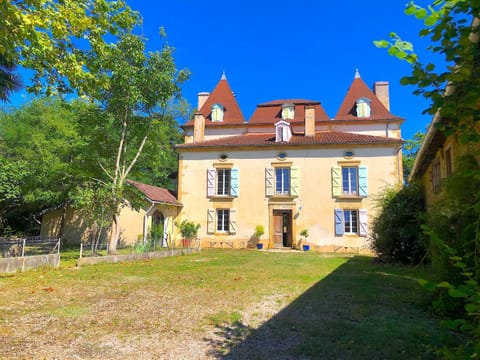 Property building, Day