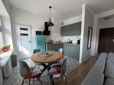 Kitchen or kitchenette, Dining area, dishwasher, pet friendly, stove