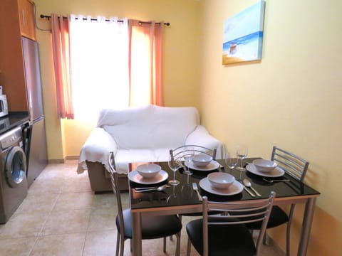 Kitchen or kitchenette, Living room, Dining area, minibar, pet friendly, washing machine