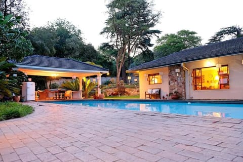 Patio, Swimming pool, Swimming pool