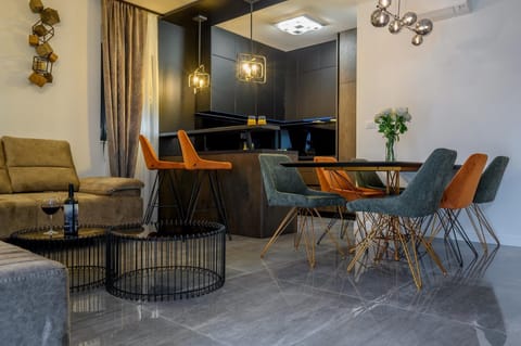 Balcony/Terrace, Kitchen or kitchenette, Seating area, air conditioner