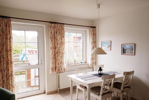 Heckenrose-5-EG-rechts Apartment in Norddorf