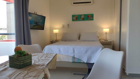 Bed, TV and multimedia, Photo of the whole room, Bedroom, air conditioner