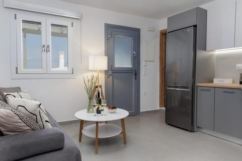 Kitchen or kitchenette, Living room, Seating area