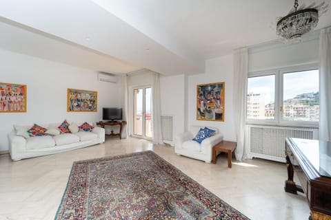 Communal lounge/ TV room, TV and multimedia, Photo of the whole room, Evening entertainment