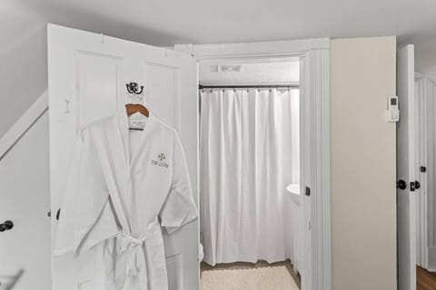 The Luxe/Hot Tub/12min to Horse Park/30 Min to Ark House in Georgetown