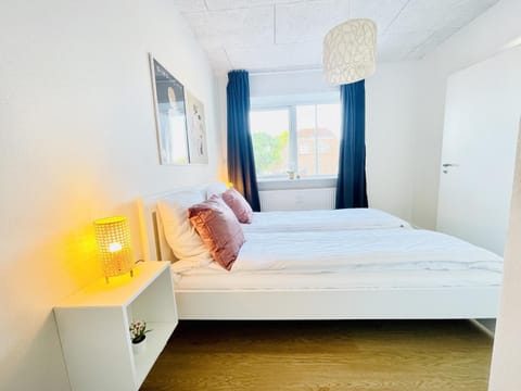 Bed, Bedroom, internet, internet