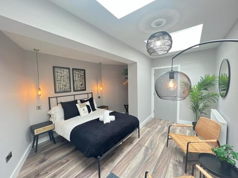 Photo of the whole room, Bedroom