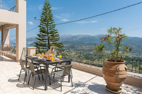 View (from property/room), Balcony/Terrace, Dining area