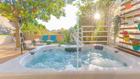 Natural landscape, Garden, Hot Tub, View (from property/room)