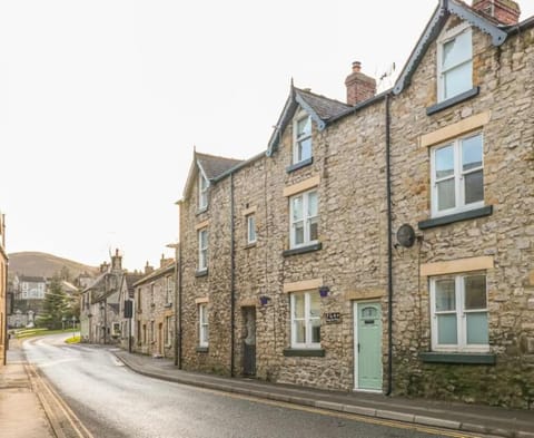 Property building, Neighbourhood, Street view, Location