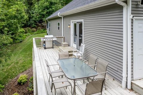 Hilltop Hideaway House in Woodfin