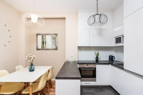 Kitchen or kitchenette, Dining area, minibar, pet friendly, stove