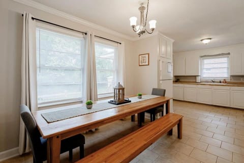 10 Min from Downtown Columbia - The Ronnie Runner House in Columbia