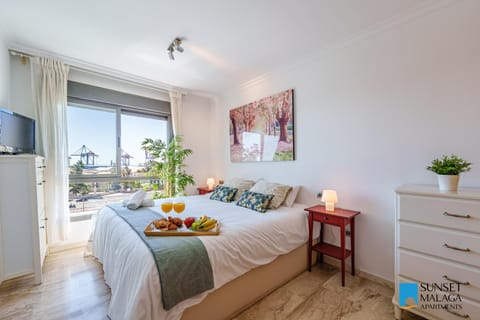 Bed, TV and multimedia, Photo of the whole room, towels