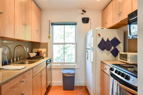 Community beach and sundeck House in Provincetown