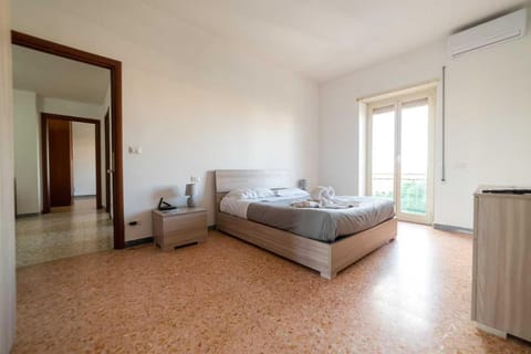 Bed, Seating area, Bedroom