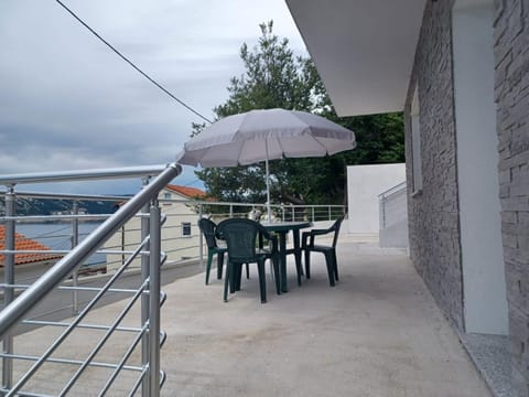 View (from property/room), Balcony/Terrace, Seating area, Sea view