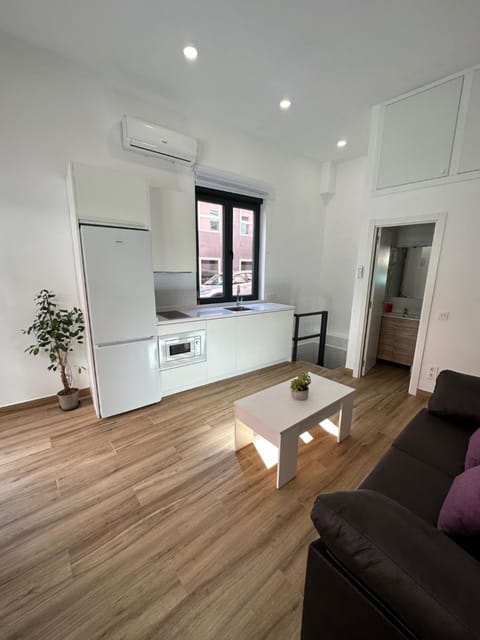 Kitchen or kitchenette, Living room, Seating area, Dining area, air conditioner