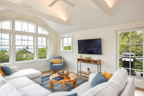 Gorgeous Architectural Home w Water Views House in North Eastham