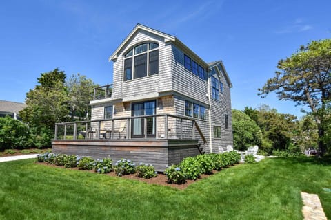 Gorgeous Architectural Home w Water Views House in North Eastham