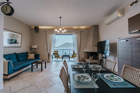 TV and multimedia, Kitchen or kitchenette, Living room, Seating area, Dining area, air conditioner