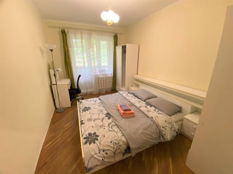 Bed, Photo of the whole room, towels, wardrobe