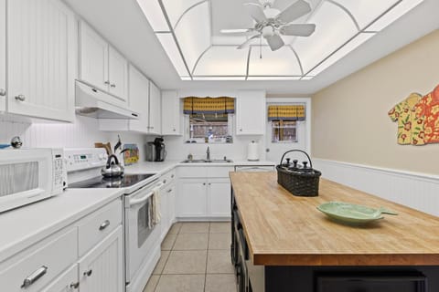 Seaside Hideaway House in Wilbur-By-The-Sea