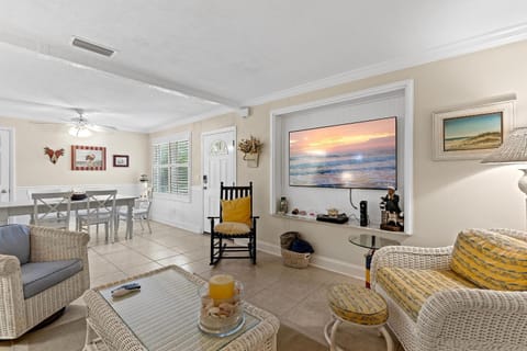 Seaside Hideaway House in Wilbur-By-The-Sea