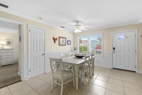 Seaside Hideaway House in Wilbur-By-The-Sea