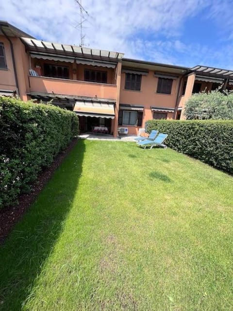 Patio, Garden, Evening entertainment, Garden view, sunbed