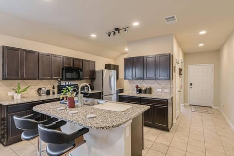 Kitchen or kitchenette, oven