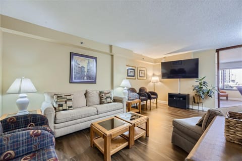 TV and multimedia, Living room, Seating area, Evening entertainment