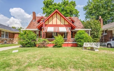 Near Shopping & Dining- Magic in Midtown- Unit A House in Memphis
