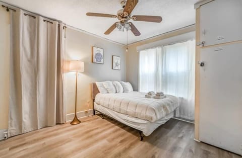 Near Shopping & Dining- Magic in Midtown- 2 Units House in Memphis