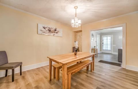 Near Shopping & Dining- Magic in Midtown- 2 Units House in Memphis