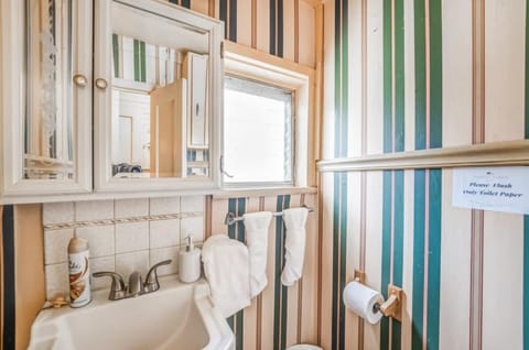 Near Shopping & Dining- Magic in Midtown- 2 Units House in Memphis