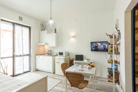 TV and multimedia, Kitchen or kitchenette, Living room, Seating area, Dining area, minibar