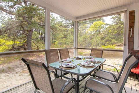 Beautiful Family Home Walk to Beach House in North Eastham