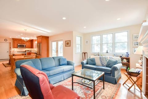 Beautiful Family Home Walk to Beach House in North Eastham