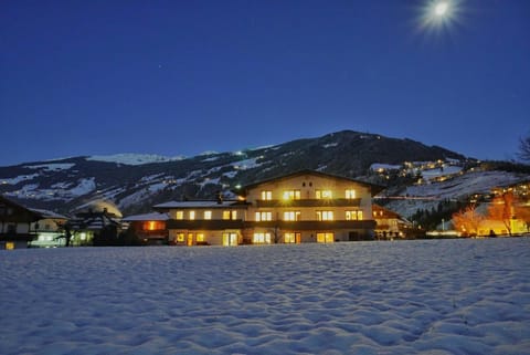 Property building, Night, View (from property/room), View (from property/room), Balcony/Terrace, Balcony/Terrace, Mountain view, Mountain view