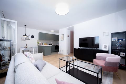 Communal lounge/ TV room, Living room, Seating area, Evening entertainment