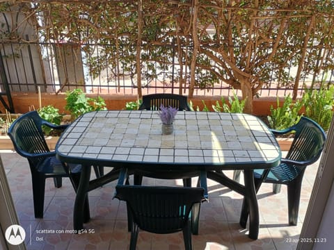 Patio, Dining area