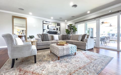 Dockside Daydreams - Canalfront and Pool Oasis House in Oakland Park